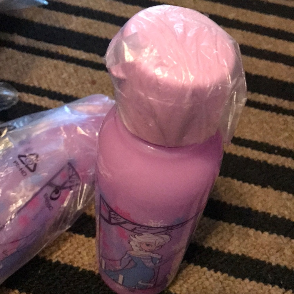 Tupperware Disney Elsa💟 - Picture 3 of 4